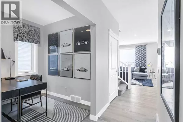 Calgary, AB T3S0J8,286 Hotchkiss Manor SE