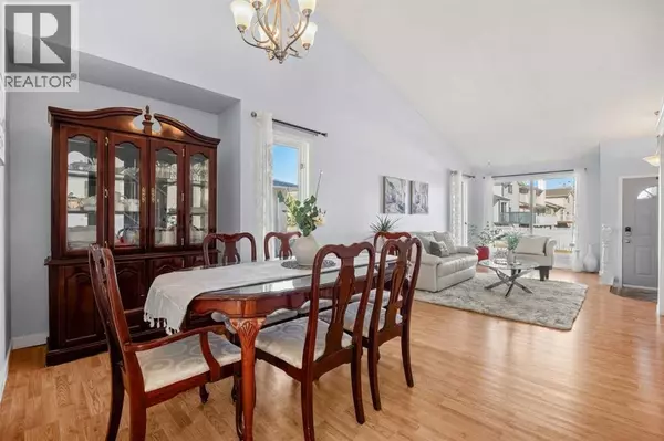 Calgary, AB T3K2Z4,136 Sanderling Close NW