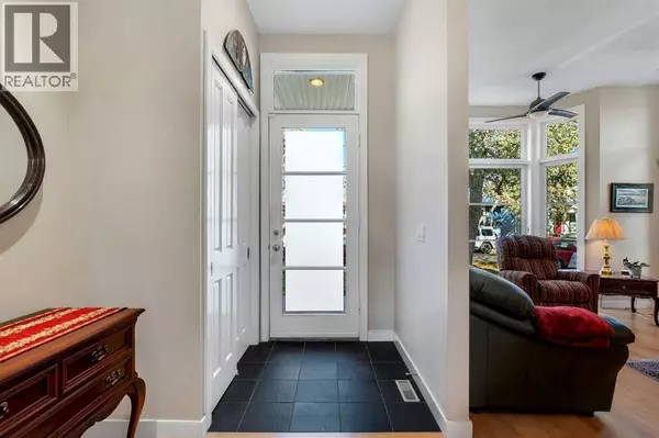 Calgary, AB T2N0H1,2215 2 Avenue NW