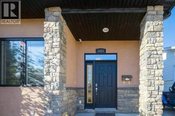 Calgary, AB T3C1W8,1421 40 Street SW