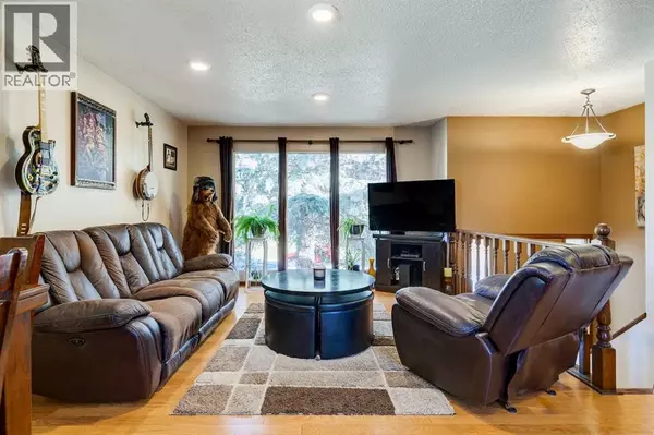 Calgary, AB T2X1B6,150 Midcrest Crescent SE