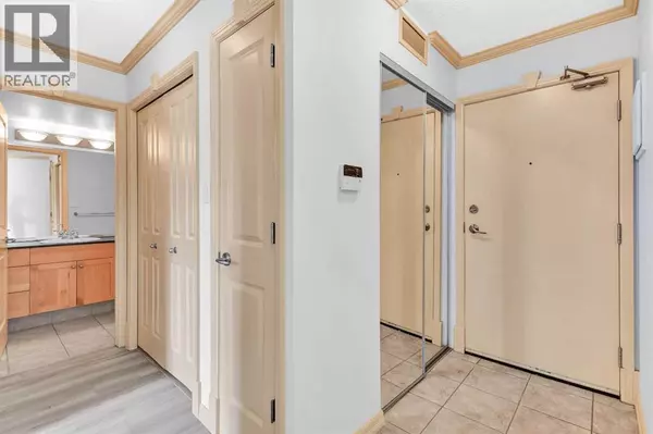 Calgary, AB T3A2V6,305, 4555 Varsity Lane NW