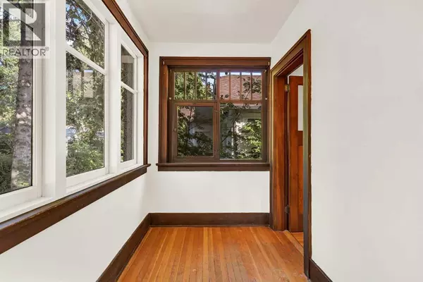 Calgary, AB T2E0V3,111 9 Avenue NE