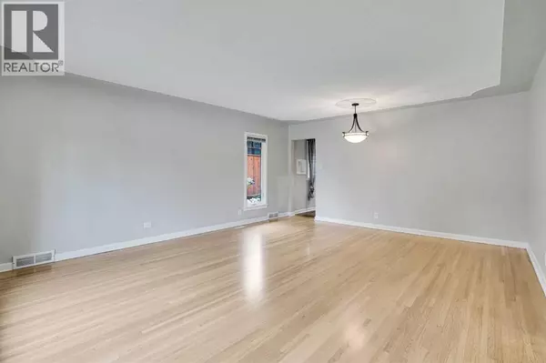 Calgary, AB T3E2E4,3045 26A Street SW