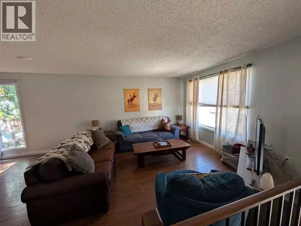 Medicine Hat, AB T1B1T8,52 Collins Crescent SE