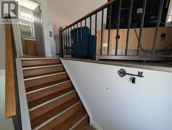 Medicine Hat, AB T1B1T8,52 Collins Crescent SE