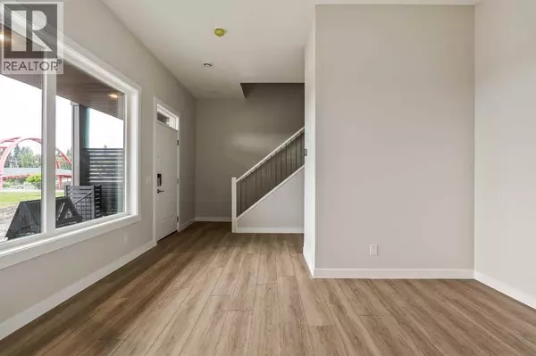 Calgary, AB T3C3Y3,417 Sovereign Common SW