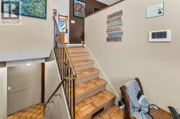 Calgary, AB T2A2W4,46 Marbrooke Circle NE