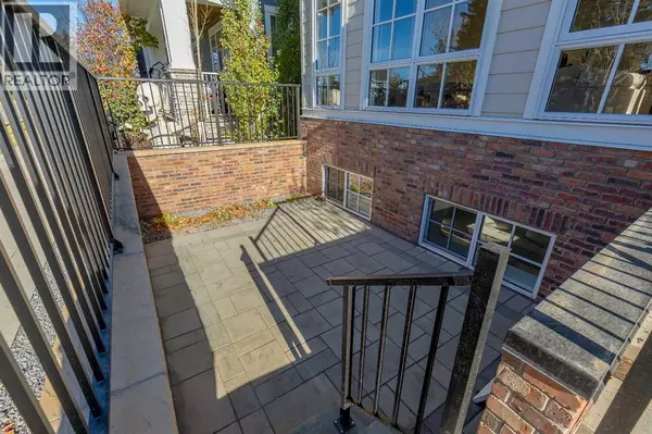 Calgary, AB T3E8G8,210 Alexandria Green SW