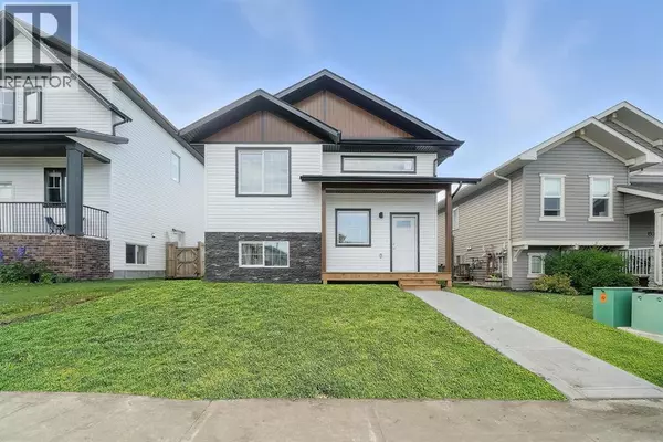 84 Reynolds Road, Sylvan Lake, AB T4S0L8