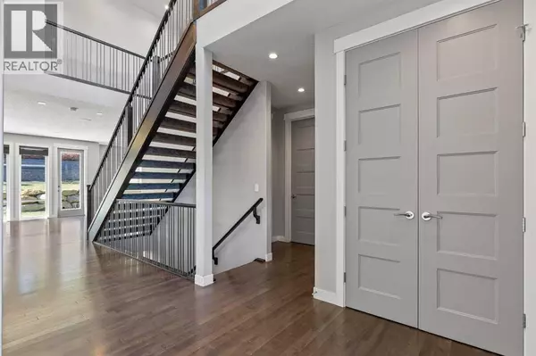 Calgary, AB T3h4y9,105 Elkton Way SW