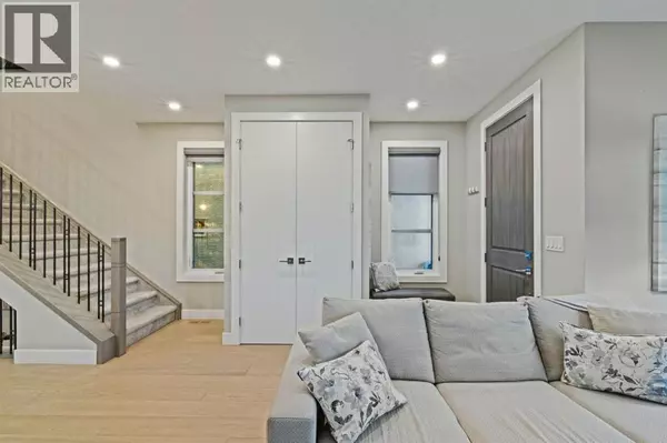 Calgary, AB T2M1L5,1307 21 Avenue NW