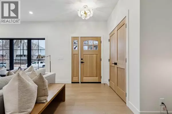 Calgary, AB T2K0A8,1013 31 Avenue NW