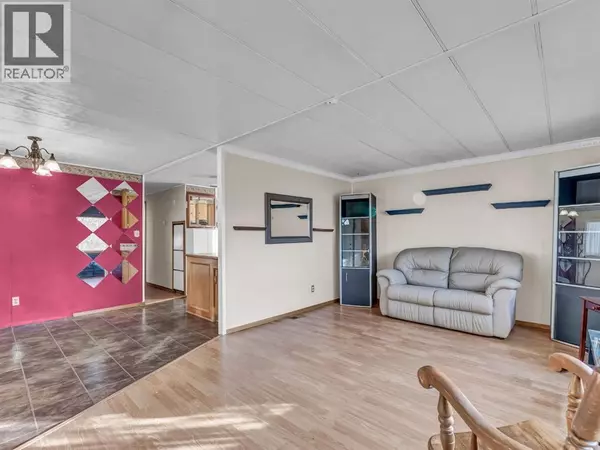 Medicine Hat, AB T1B1J3,93, 4000 13 Avenue SE