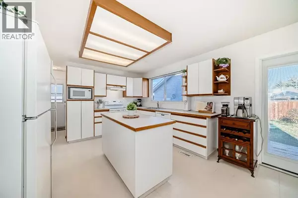 Airdrie, AB T4B1G4,236 Acacia Drive SE