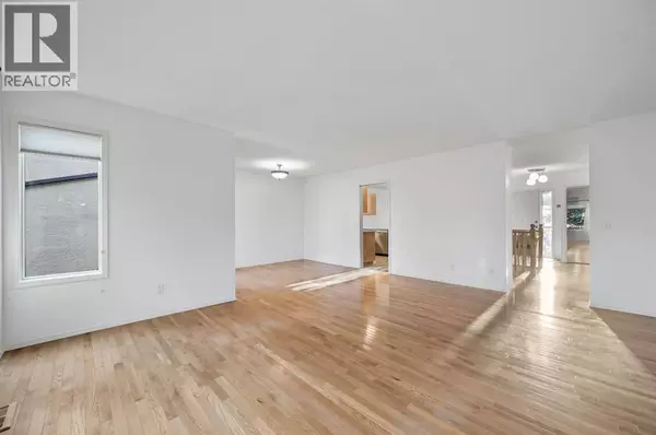 Calgary, AB T3H1L6,11 Coach Side Terrace SW