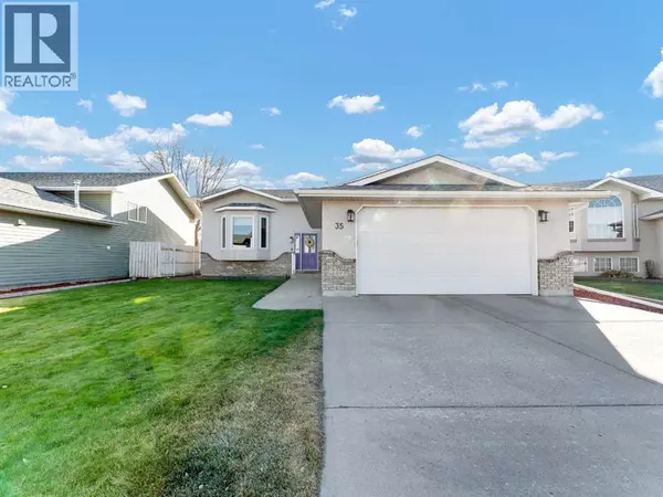 35 Heritage Court NE, Medicine Hat, AB T1C1X7