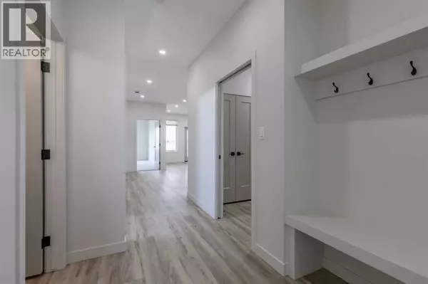 Raymond, AB T0K2S0,62 E 300 S