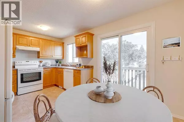 Calgary, AB T2B2B8,12 Doverthorn Place SE