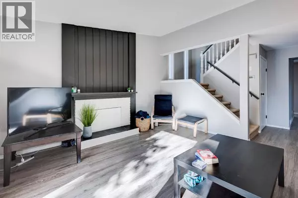 Calgary, AB T2W4J9,19 Woodglen Grove SW