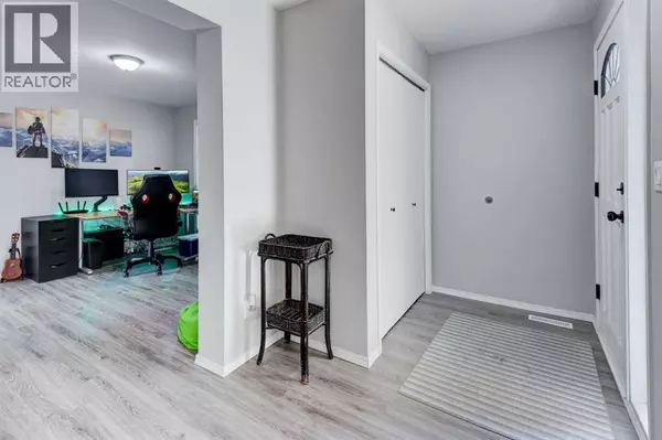 Calgary, AB T2W4J9,19 Woodglen Grove SW