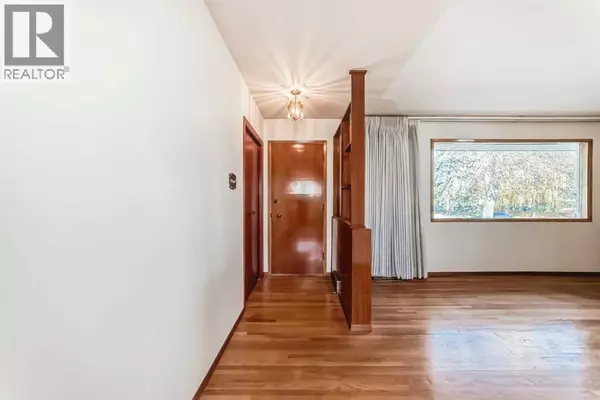 Calgary, AB T3E0R3,4739 26 Avenue SW