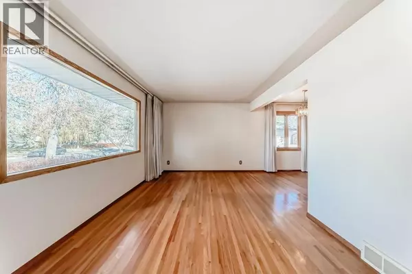 Calgary, AB T3E0R3,4739 26 Avenue SW