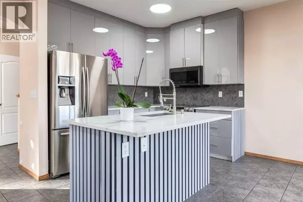 Airdrie, AB T4B3L1,756 Luxstone Landing SW