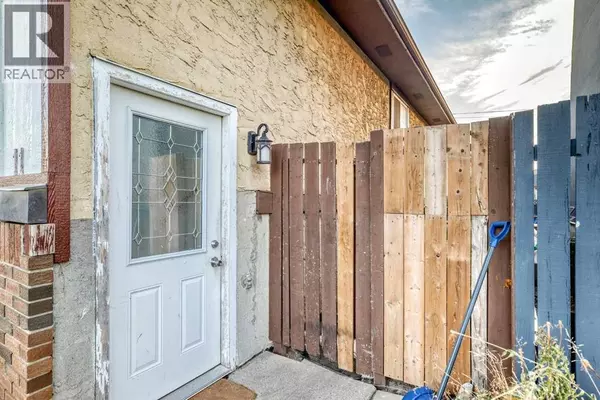 Calgary, AB T3J3A2,11 Falsby Way NE