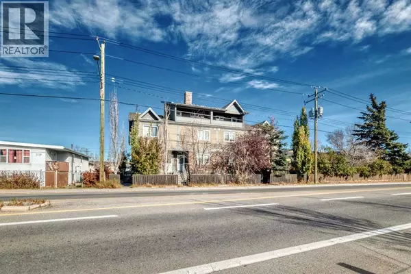 7716 bowness Road NW, Calgary, AB T3B0H1