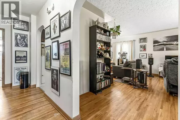 Calgary, AB T2M4G8,2731 Morley Trail NW