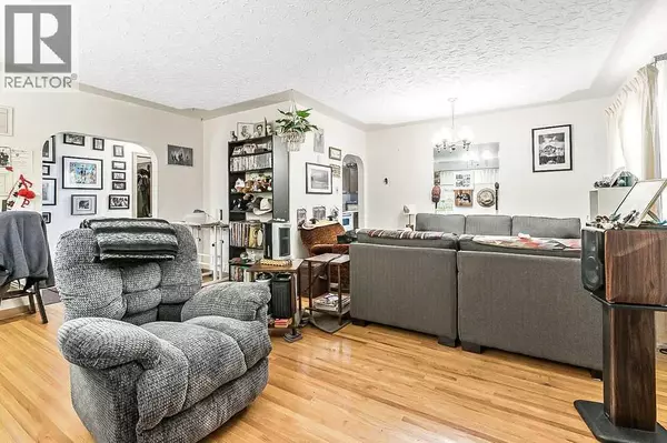 Calgary, AB T2M4G8,2731 Morley Trail NW