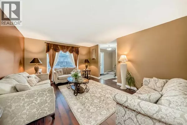 Calgary, AB T1Y2L8,3, 103 Pinehill Place NE