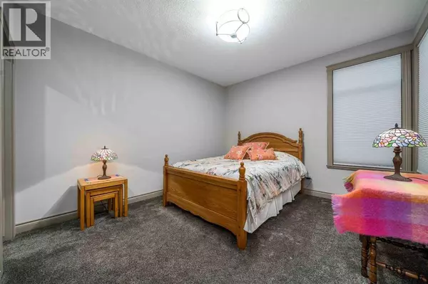 Medicine Hat, AB T1C2B5,30 Palisades Mews NE