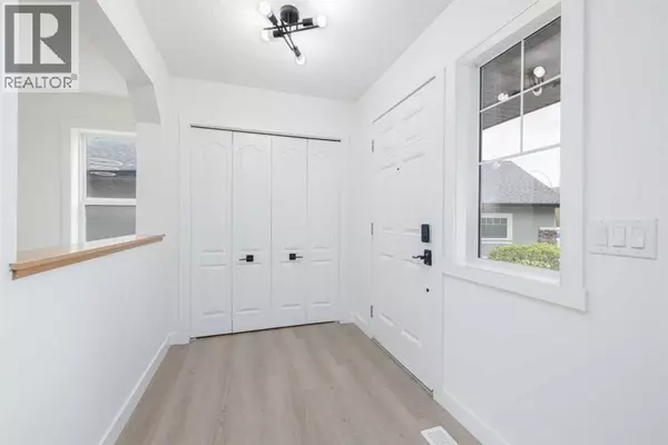 Airdrie, AB T4B0B9,208 Coopers Hill SW