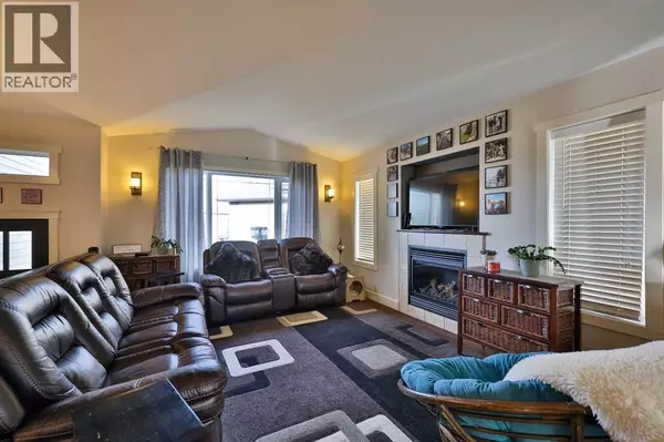 Lethbridge, AB T1K5S7,232 Sixmile Common S