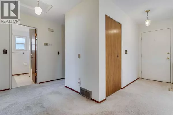 Calgary, AB T1Y1G9,4620 31 Avenue NE