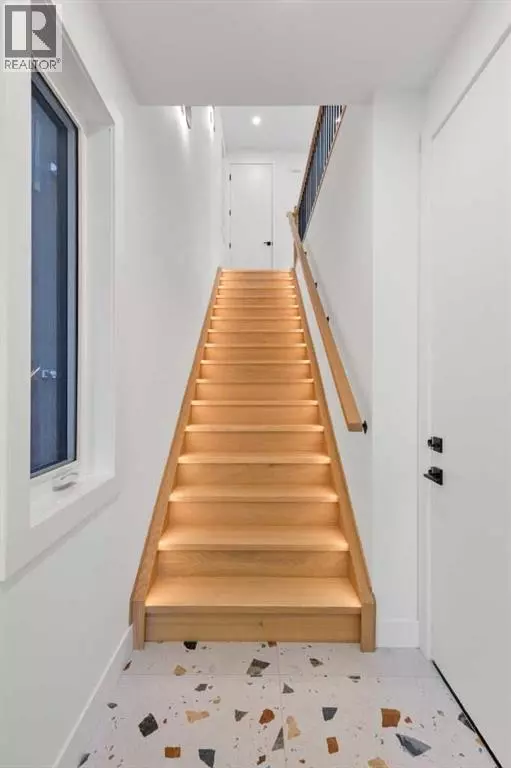 Calgary, AB T2T4L9,2518 16B Street SW