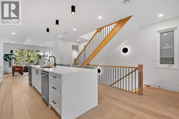 Calgary, AB T2T4L9,2518 16B Street SW