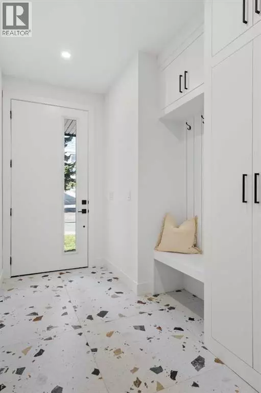 Calgary, AB T2T4L9,2518 16B Street SW