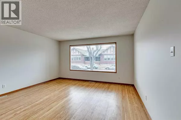 Calgary, AB T2M2H8,522 & 524 27 Avenue NW