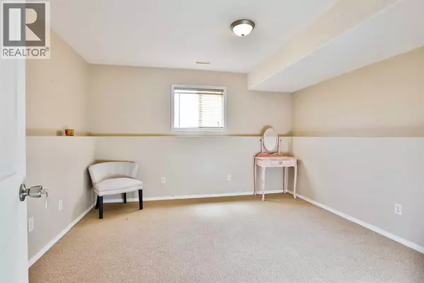 Lethbridge, AB T1K7T7,175 Cowichan Court W