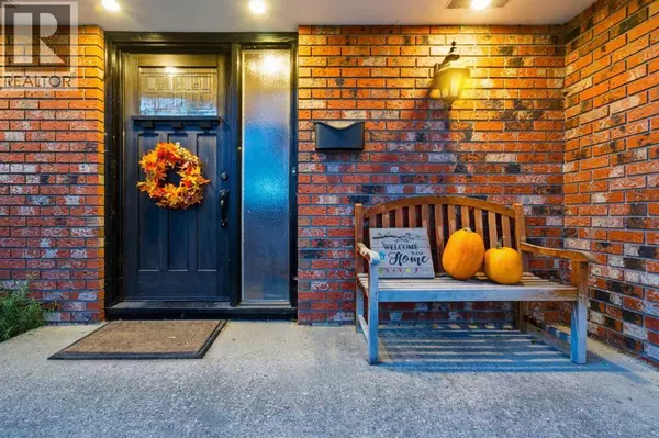 Calgary, AB T2J1Z9,631 Willoughby Crescent SE