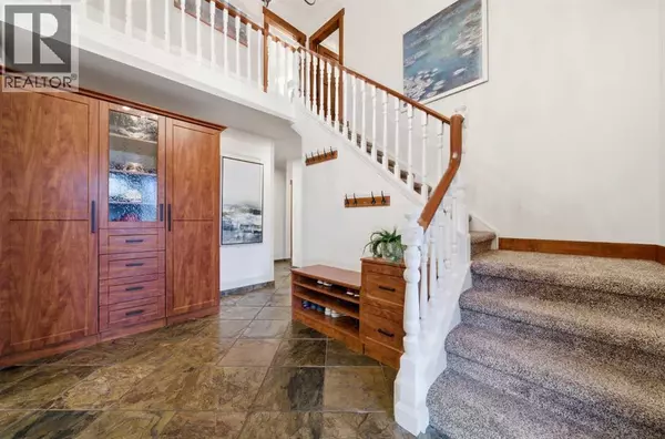 Calgary, AB T2J1Z9,631 Willoughby Crescent SE