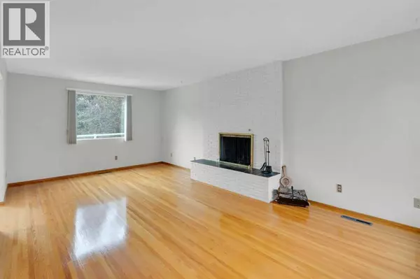 Calgary, AB T2L1C9,2711 Crawford Road NW