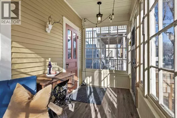 Calgary, AB T2N0A7,1038 1 Avenue NW