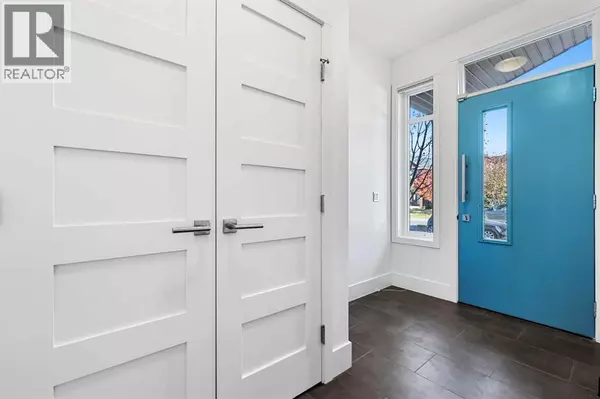 Calgary, AB T3E1V5,2013 24a Street SW