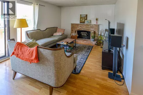 Calgary, AB T3K1Y1,8416 Centre Street NE