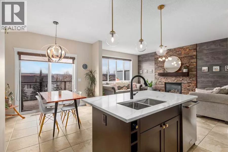 40 Heritage Hill, Cochrane, AB T4C0l4