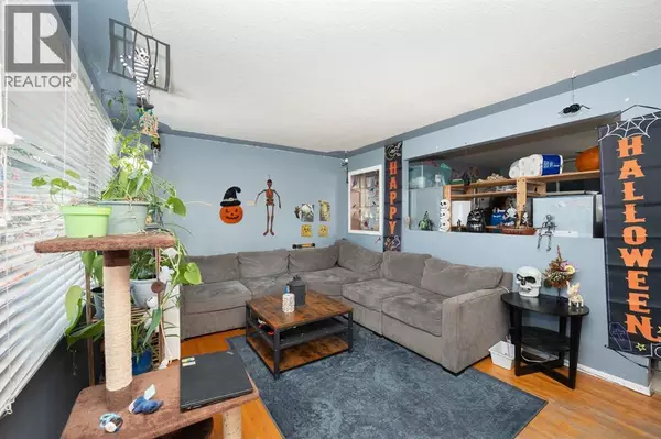 Calgary, AB T3B2M4,4524 73 Street NW